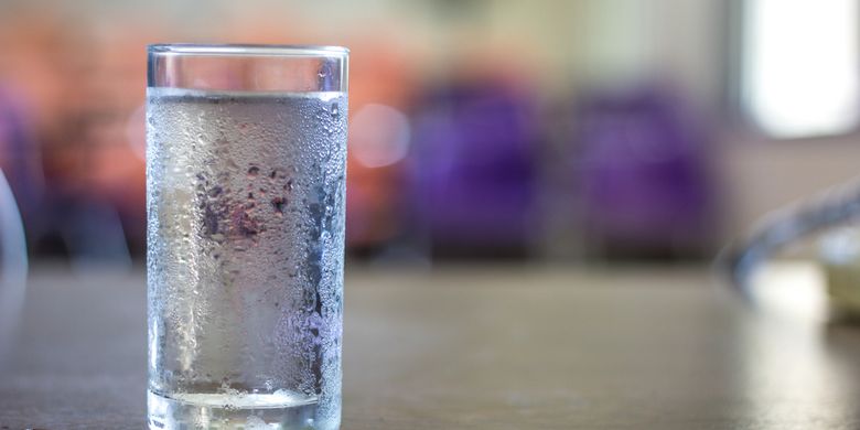Benarkah Minum Air Dingin Tidak Baik untuk Kesehatan? Halaman all - Kompas. com