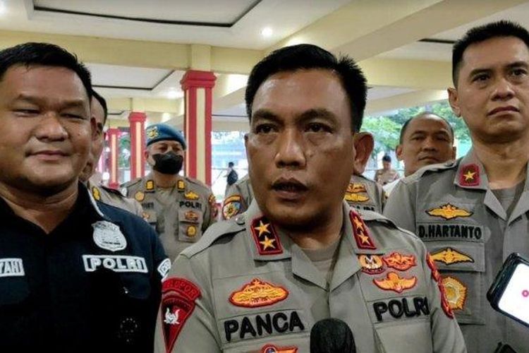 Kapolda Sumut Irjen Panca Putra Simanjuntak saat diwawancarai soal tujuh Polisi berpangkat Bripda aniaya dan sekap perawat RS Bandung Medan, Kamis (10/11/2022). 