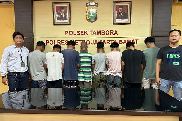 Delapan remaja pelaku begal di Tambora, Jakarta Barat ditangkap polisi pada Sabtu (16/9/2023).  