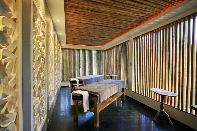 The Purist menawarkan pelayanan massage khas The Purist Spa dengan terapis terlatih.