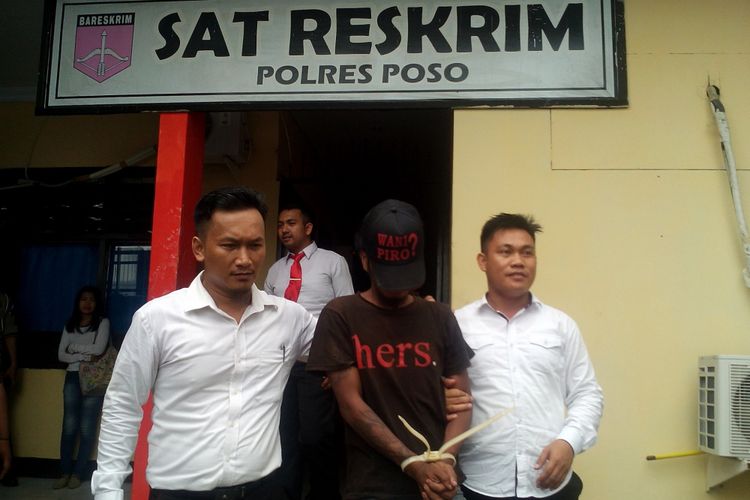 Rijal Budiman, salah seorang  narapidana yang kabur dari Lapas Makassar diamankan di Mapolres Poso Pada Senin (15/5/2017)