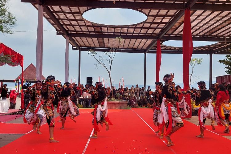 Aneka tarian mengisi acara Rawa Pening Perfoming Art and Festival