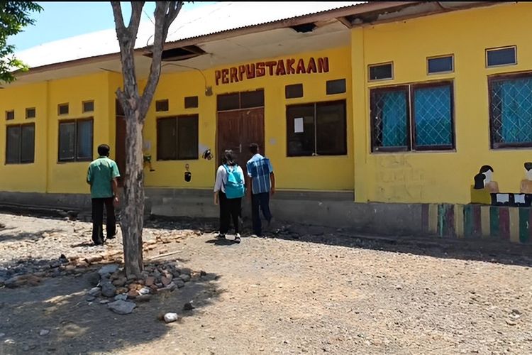 Salah satu bangunan di Sekolah Menengah Pertama (SMP) Negeri Wini, Humusu C, Insana Utara, Kabupaten Timor Tengah Utara, Nusa Tenggara Timur, Jumat (17/11/2023).