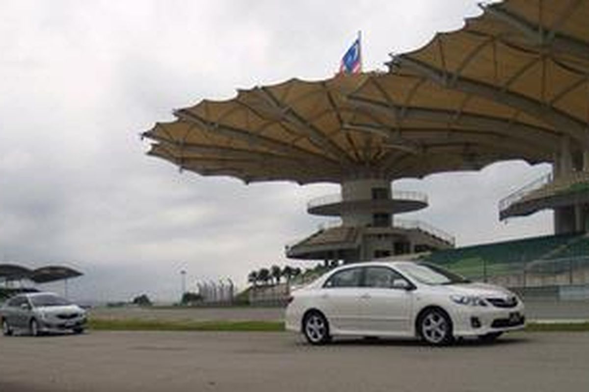 New Corolla Altis dengan teknologi DVVT-i dan Super CVT-i dites di Sepang, Malaysia. 