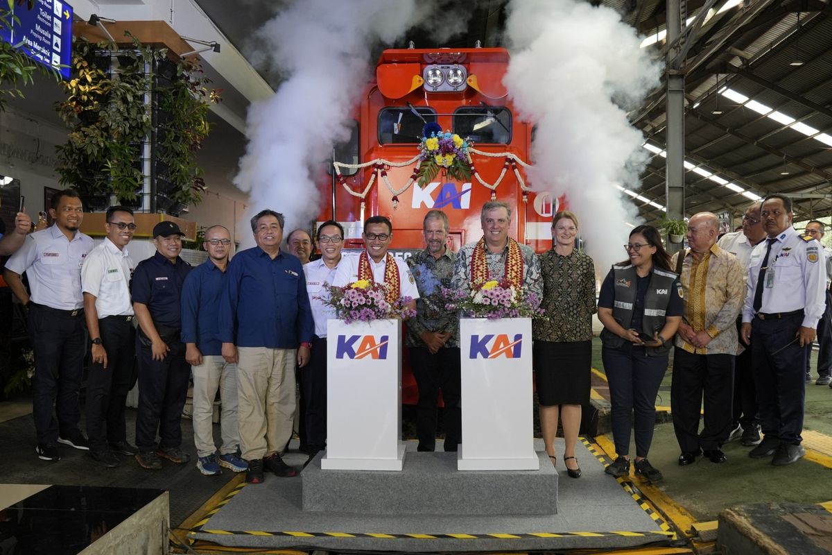 PT Kereta Api Indonesia (Persero) resmi mengoperasikan lokomotif baru tipe CC 205 buatan Progress Rail, Amerika Serikat, sebagai bagian dari pengadaan 54 unit sarana angkutan barang di Stasiun Tanjungkarang.