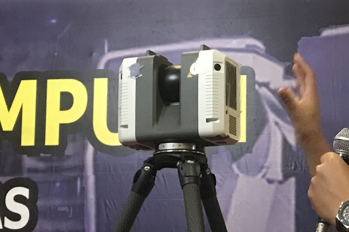 Kepolisian Republik Indonesia (Polri) memperkenalkan 3D Laser Scanner, sebuah alat yang digunakan untuk mempermudah pencarian fakta penyebab kecelakaan lalu lintas, Jumat (12/4/2019). Alat tersebut dapat membuat animasi berjalannya peristiwa kecelakaan sebelum, saat dan sesudah kejadian. 