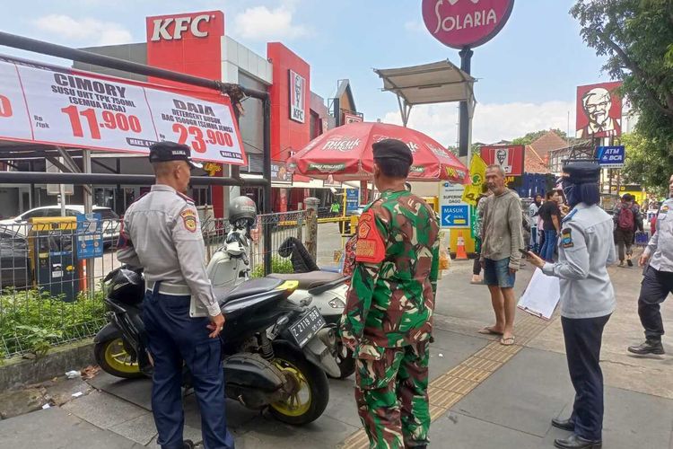 Ingin Hilangkan Jukir Liar, Pemkab Bandung Gagas Skema Parkir Berlangganan Setahun
