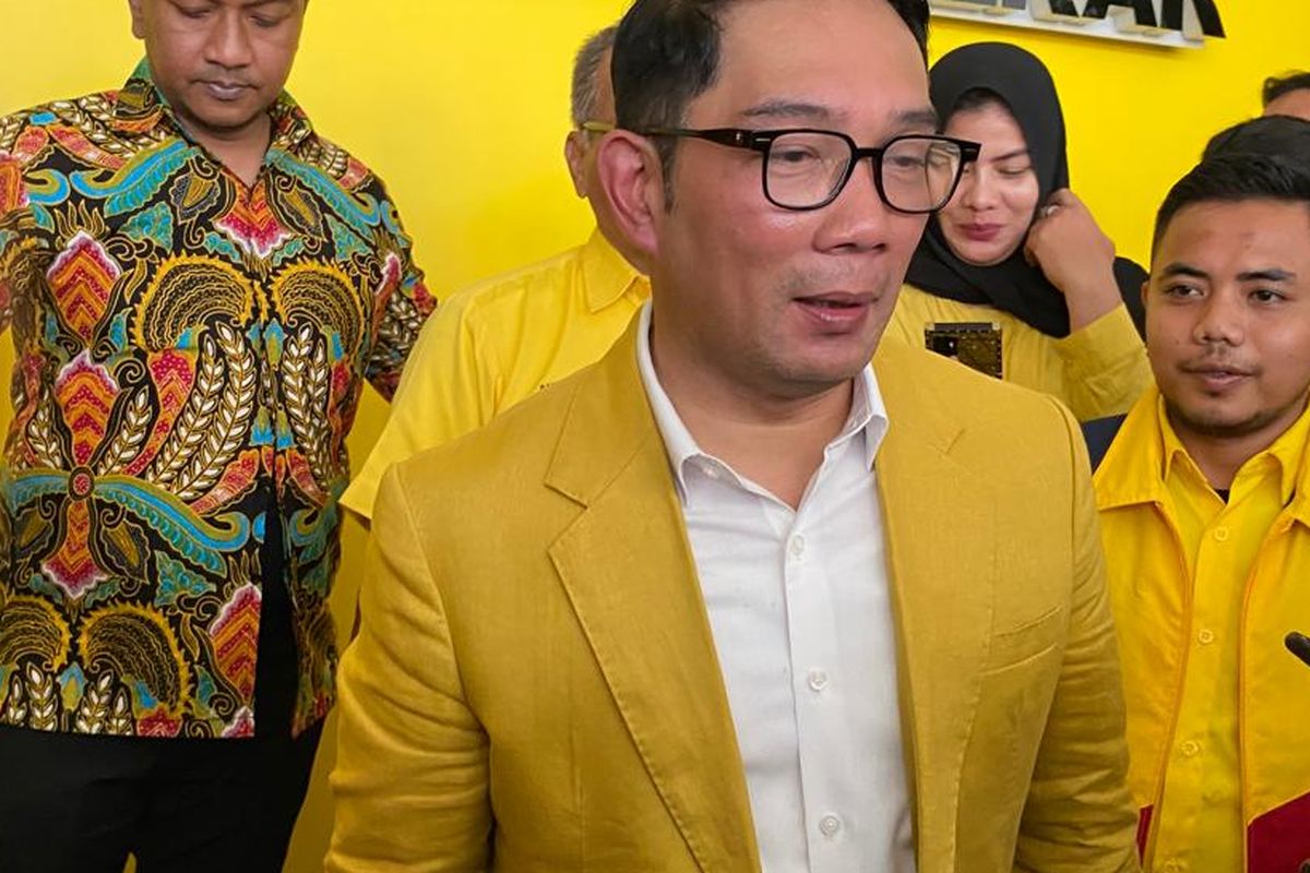 Gubernur Jawa Barat Ridwan Kamil usai membuka “Executive Education Program for Young Political Leaders 11 di Kantor DPP Golkar, Palmerah, Jakarta Barat, Senin (13/3/2023).