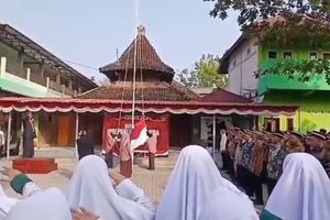 Pakai Batik dan Peci Merah Putih, Ratusan Eks Napi Teroris Ikuti Upacara HUT RI di Ngawi