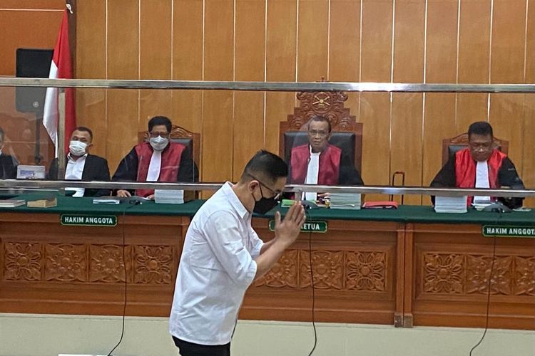 Eks Kapolres Bukittinggi AKBP Dody Prawiranegara dalam persidangan pembacaan tuntutan oleh jaksa penuntut umum di PN Jakarta Barat, Senin (27/3/2023). 