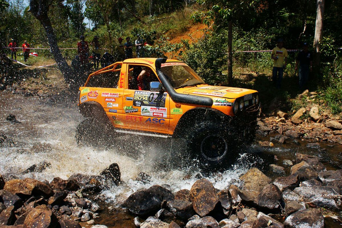 Ilustrasi jalan berbatu di medan offroad