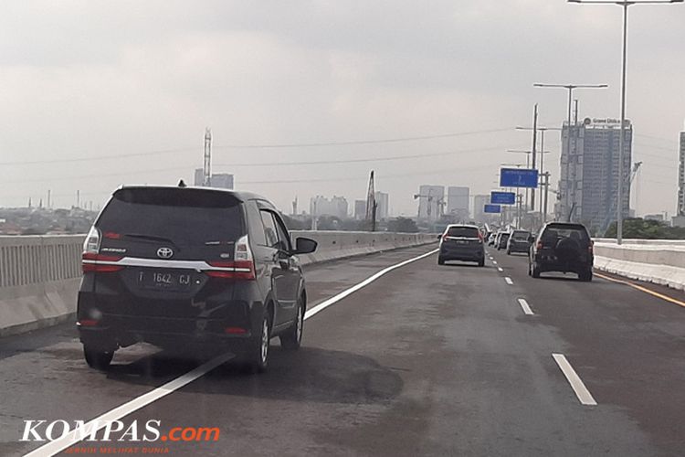 Pelanggaran lalu lintas di Tol Layang Jakarta-Cikampek