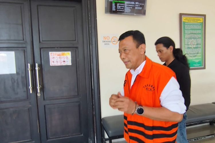 Tangis Keluarga Pecah di PN Tipikor, Bupati Nonaktif Ponorogo Sugiri Divonis 6,5 Tahun Penjara