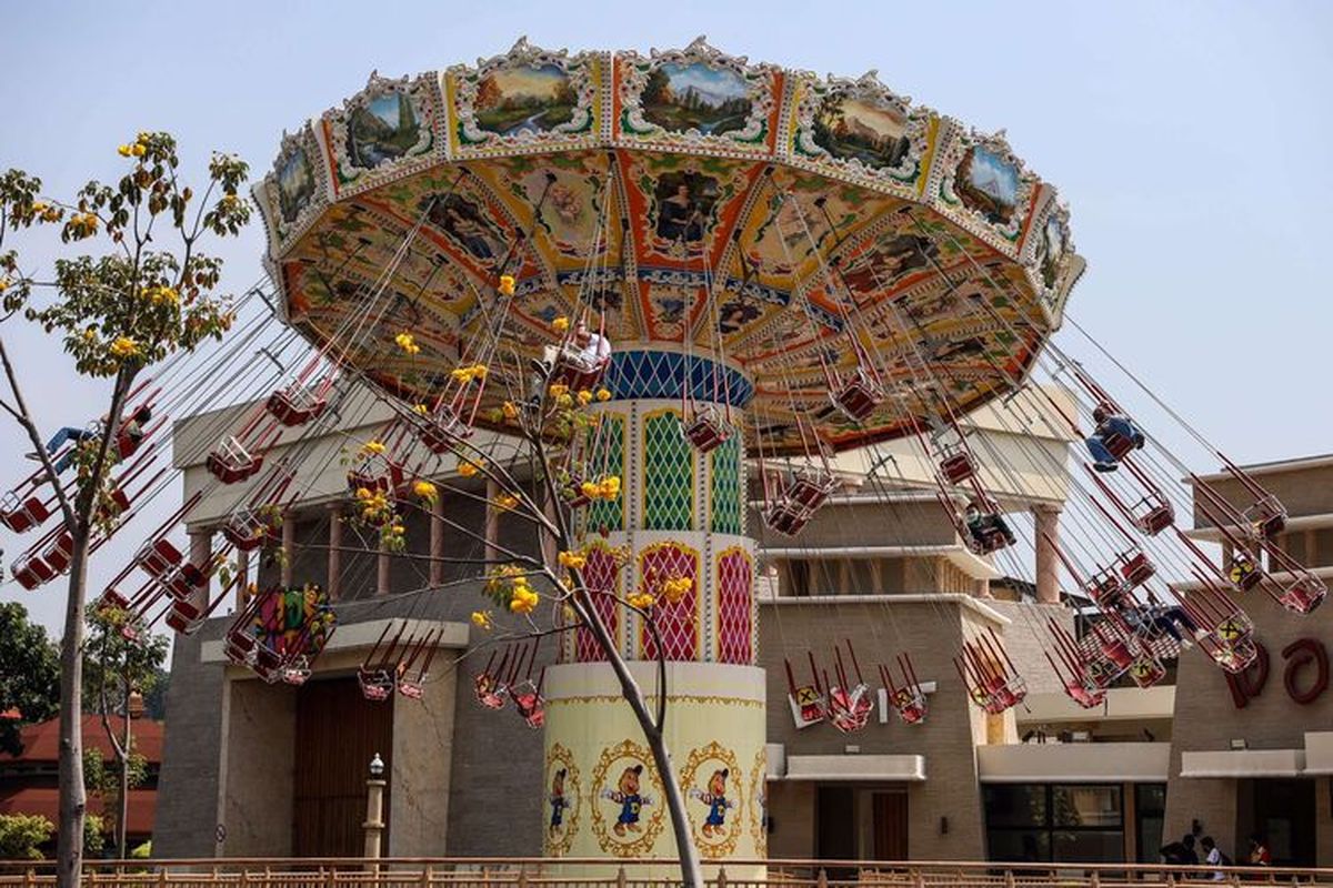 Wisata Ancol Taman Impian.

