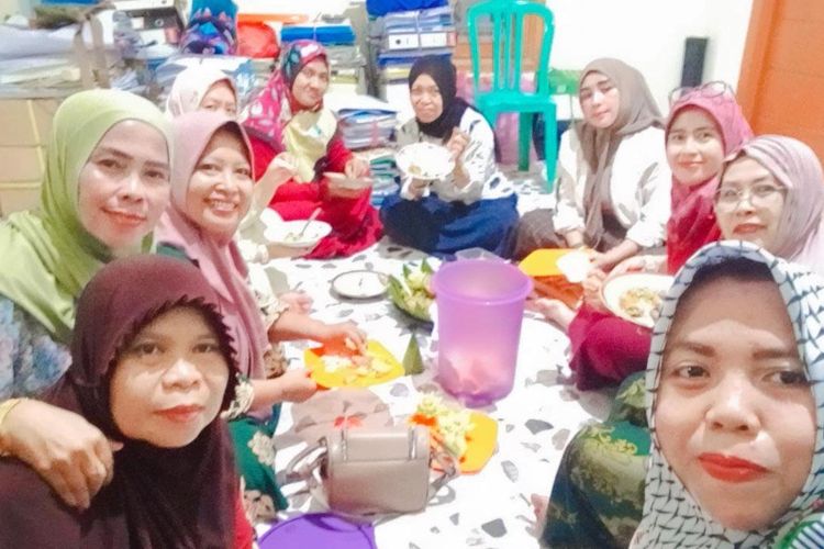 Komunitas Bidadari Gowes Kebunan (BKG) berkumpul dan sharing.