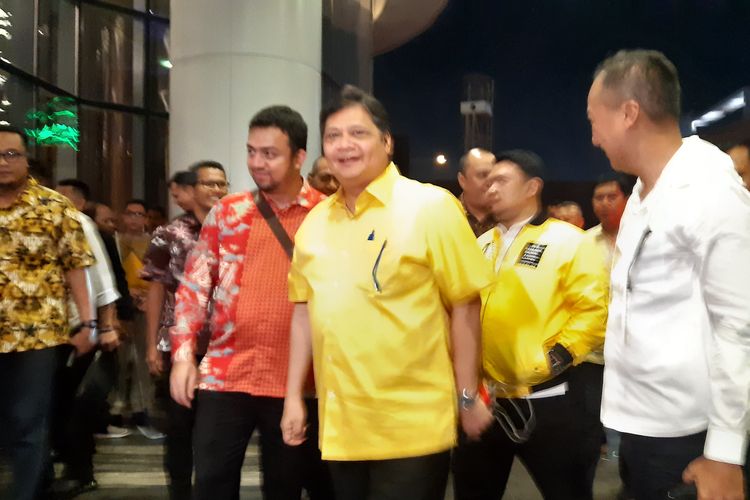 Bakal Calon Ketua Umum Golkar Airlangga Hartarto gelar pertemuan dengan tokoh senior Golkar dan Ketua DPD I dan II se-Indonesia di Solitaire Hotel, Kabupaten Tangerang, Senin (2/12/2019) malam.