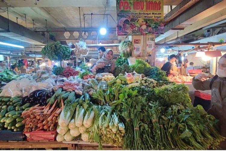 Widi, pedagang di Pasar Cipanas, Cianjur, Jawa Barat, Jumat (25/11/2022).