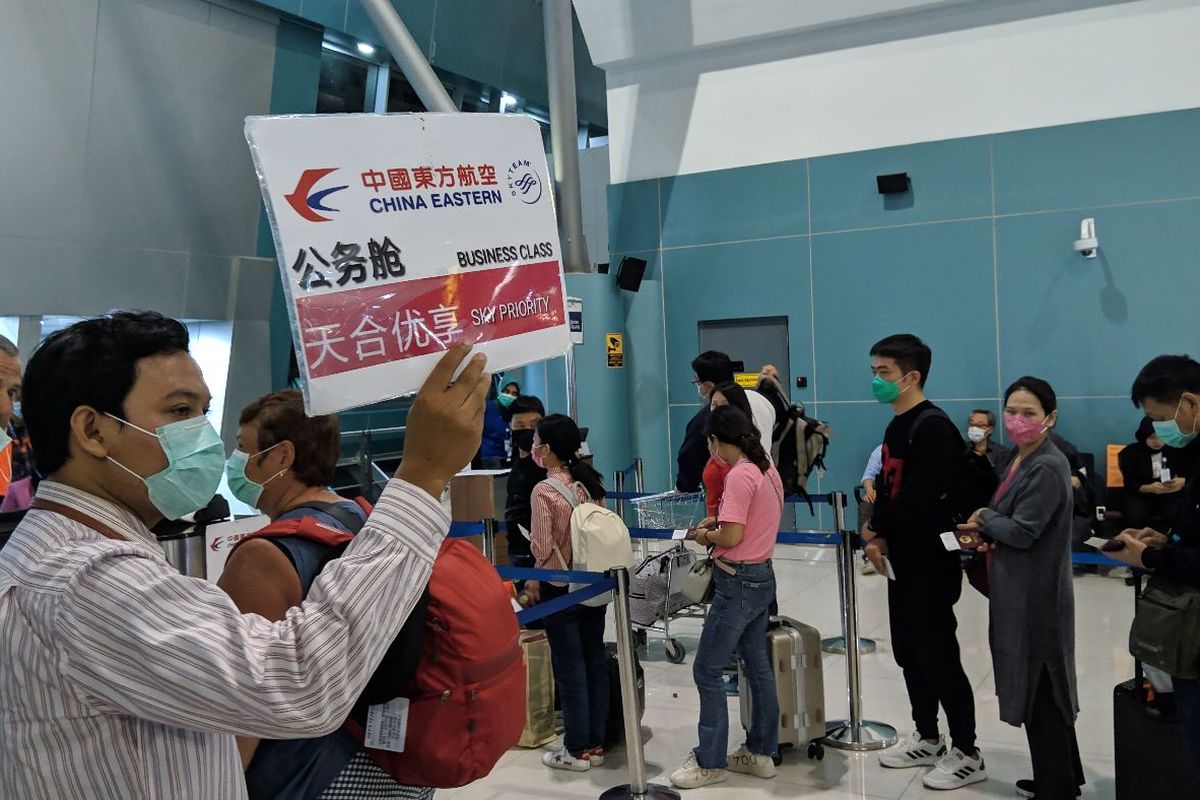 Penerbangan terakhir menuju China melalui Bandara Soekarno-Hatta dengan maskapai China Eastern, Selasa (5/2/2020)