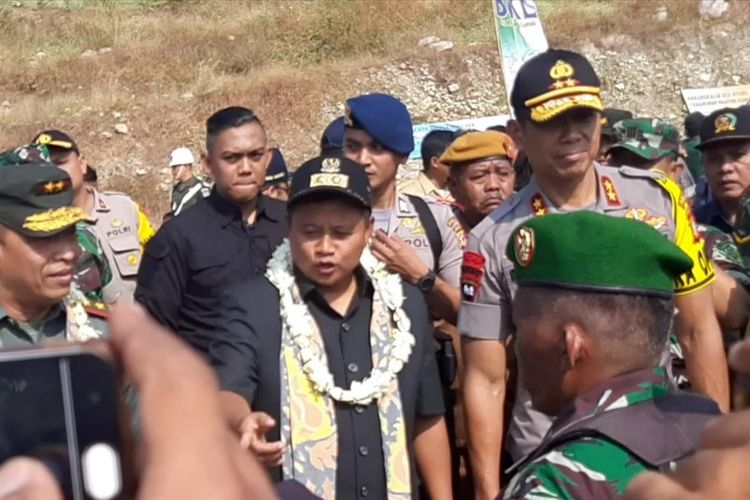 Wakil Gubernur Jabar Uu Ruzhanul Ulum di Paseh, Sumedang, Jawa Barat, Selasa (9/7/2019). AAM AMINULLAH/KOMPAS.com