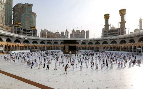 Saudi Arabia Limits Hajj to 60,000 Vaccinated Residents in Kingdom 