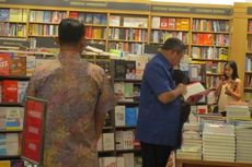 Di Singapura, SBY Borong Buku