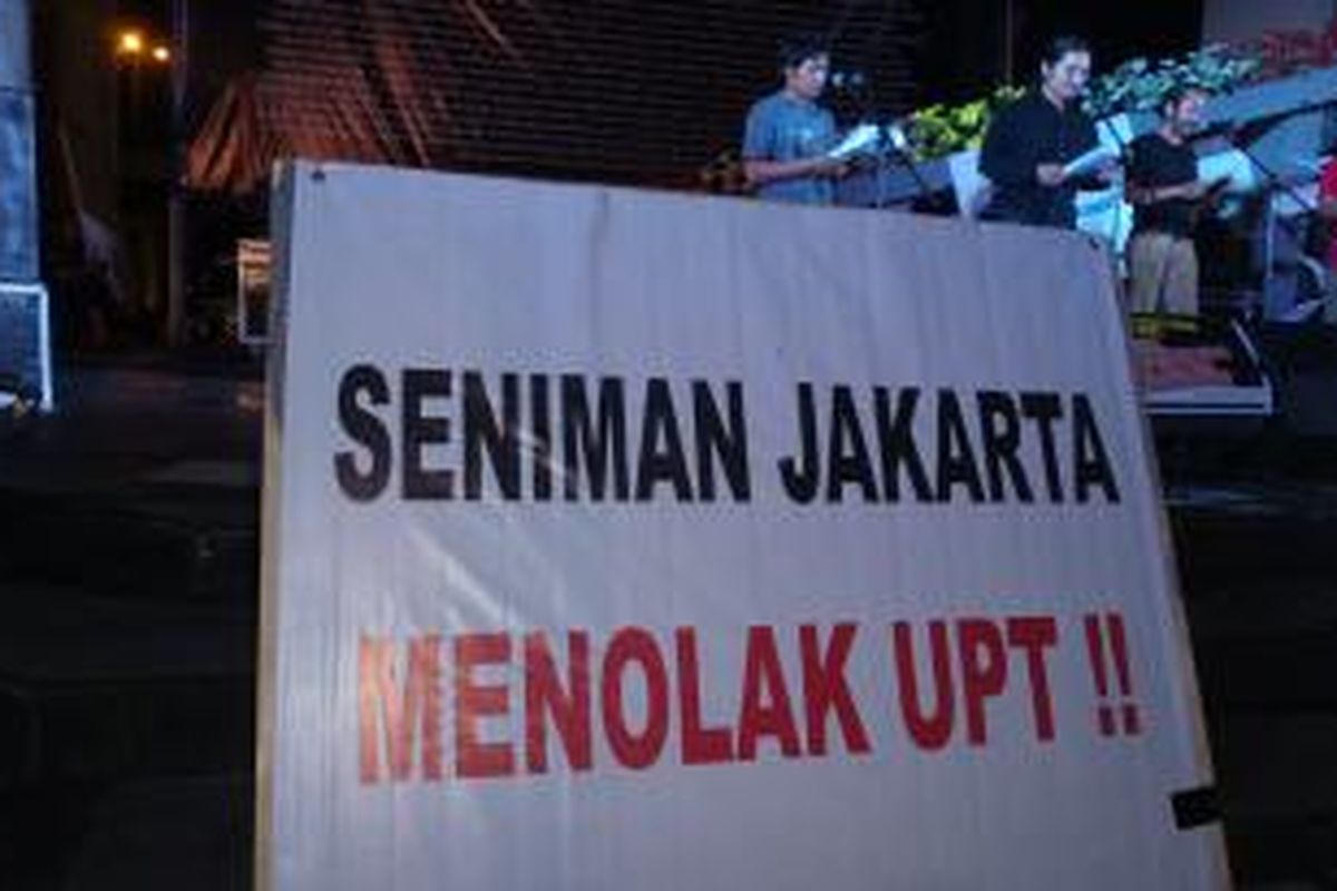 Aksi penyampaioan petisi penolakan seniman terhadap Unit Pengelola Terpadu (UPT) di Taman Ismail Marzuki, Selasa (13/1/2015)