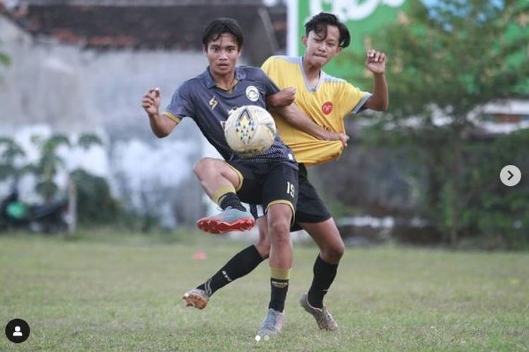 Pemain muda Arema FC, Tito Hamzah. Sayap berusia 19 tahun itu diorbitkan oleh pelatih Eduardo Almeida ke skuad senior Singo Edan pada musim ini. (Sumber foto: Tangkapan layar akun Instagram Tito Hamzah/hamzahtitofr)