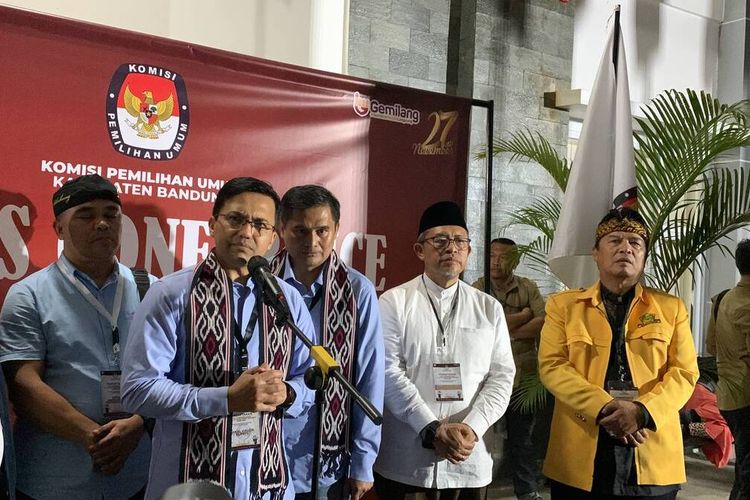 Tepis Isu Kotak Kosong, Sahrul Gunawan-Gun Gun Daftar Pilkada Bandung