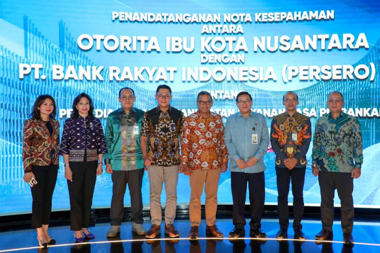 Penandatanganan nota kesempatan antara Direktur Bisnis Wholesale dan Kelembagaan BRI Agus Noorsanto dan Sekretaris OIKN Achmad Jaka SantosAdiwijaya di Jakarta, Selasa (27/11/2023)