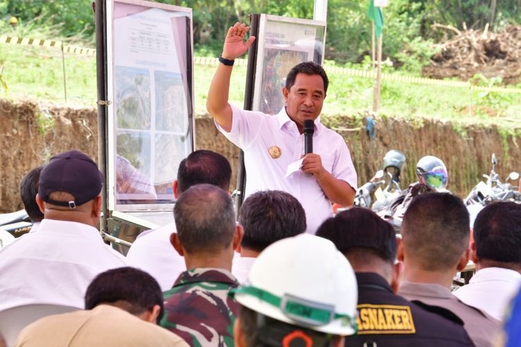 Pj Gubernur Sulsel saat meninjau langsung proyek Bendungan Jenelata di Kabupaten Gowa yang merupakan salah satu PSN di Sulsel.