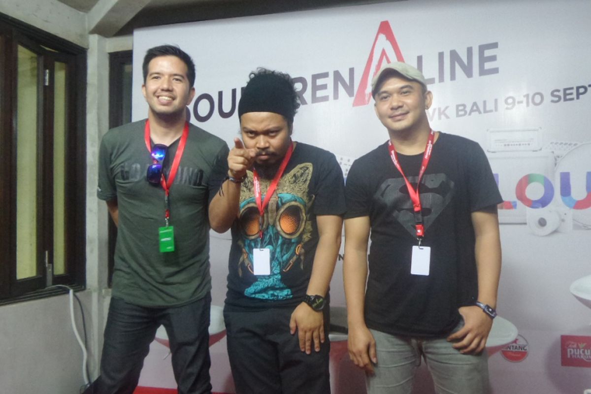 Payung Teduh usai tampil dalam Soundrenaline 2017 di Garuda Wisnu Kencana, Bali, Minggu (10/9/2017).