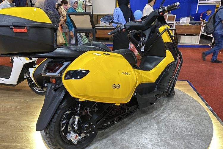 Bagian samping Kool EV Bima, Motor listrik yang mirip dengan Yamaha Nmax