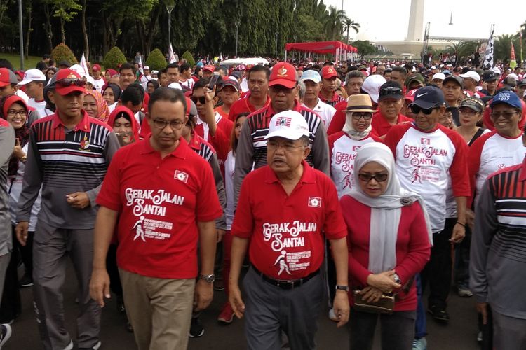 Gubernur DKI Jakarta Bersama Wakil Presiden RI ikuti jalan santai Kerukunan Keluarga Sulaweai Selatan, Minggu (25/3/2018)