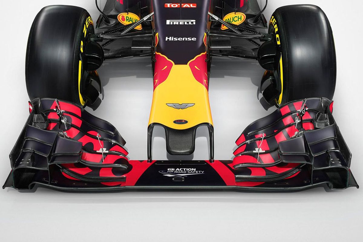 Aston Martin resmi menjadi sponsor utama tim Red Bull F1 mulai musim balap 2018.