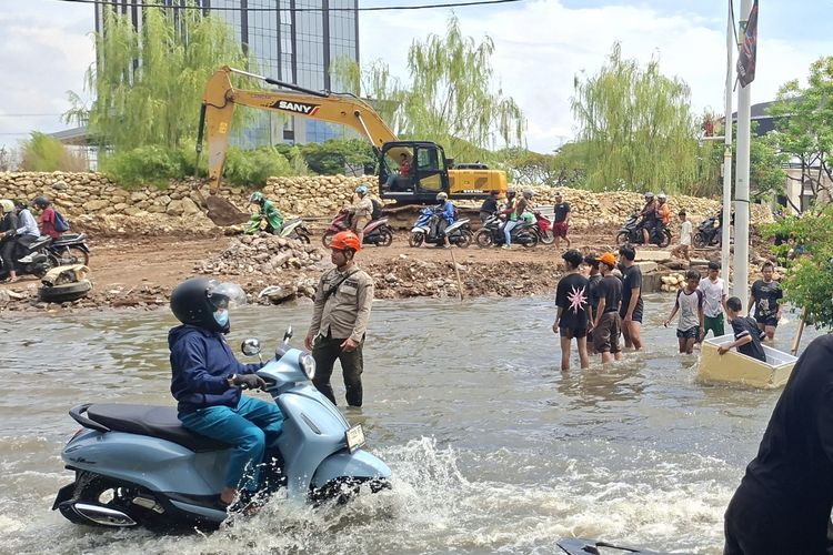 Banjir Kembangan Jakbar Kian Parah, Warga Soroti Proyek Apartemen di Dekat Titik Genangan