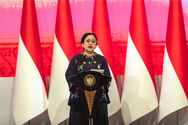 Ketua Dewan Perwakilan Rakyat (DPR) Republik Indonesia (RI) sekaligus Presiden ASEAN Inter-Parliamentary Assembly (AIPA) ke-44 Puan Maharani saat membuka Sidang Umum AIPA ke-44 di Jakarta, Senin (7/8/2023).
