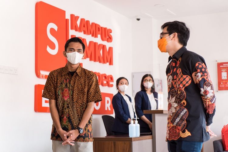 Muhammad Kasyful Asror, pemuda asal Desa Muntai, Bengkalis, Riau, berkesempatan belajar bisnis di Kampus Shopee Ekspor di Solo. 