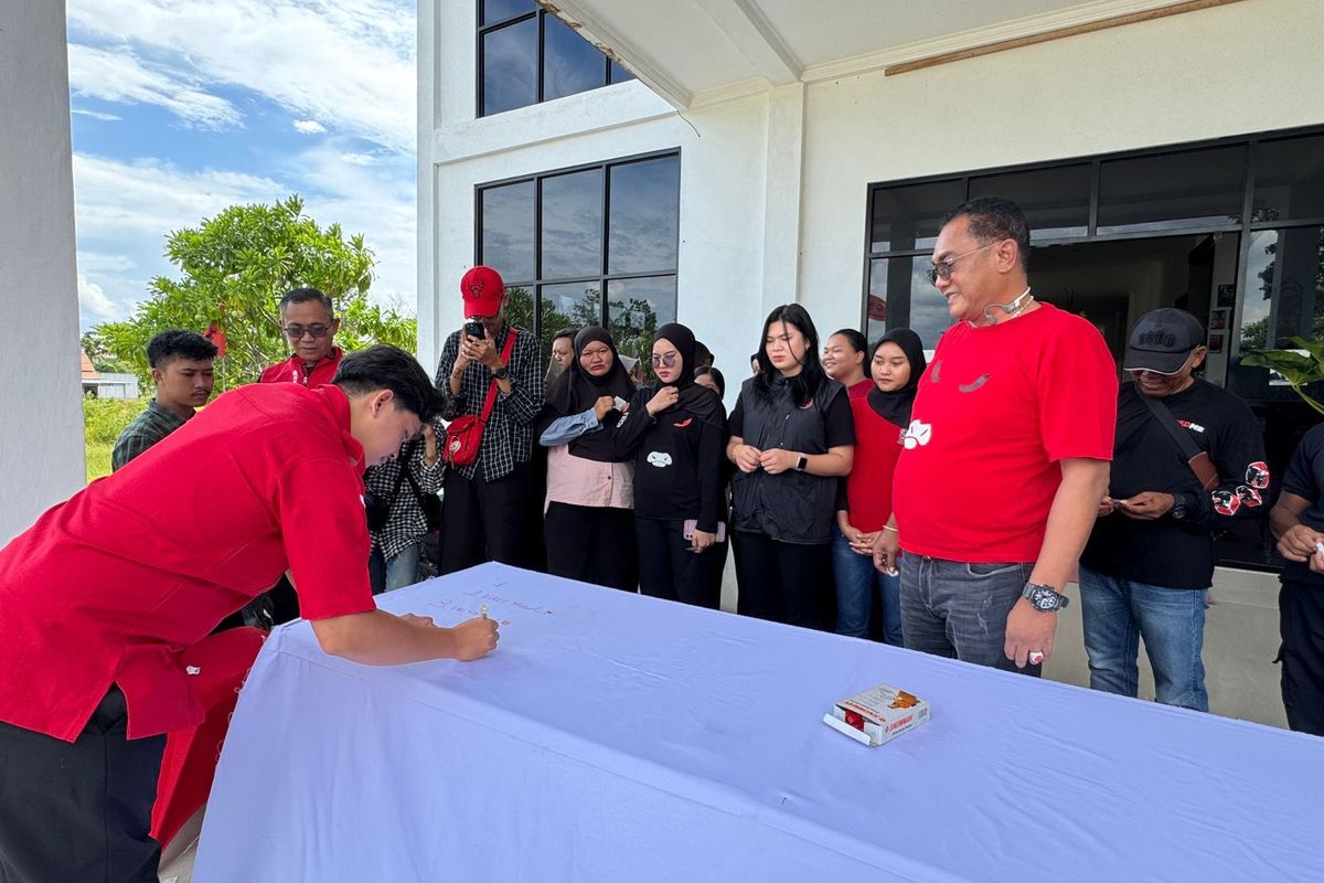 Aksi Solidaritas Cap Darah untuk Hasto Kristiyanto di Kalteng...