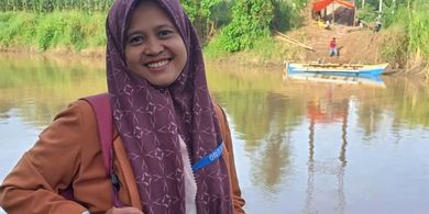 Kisah Siti Romlah, Pelita Pendidikan di Kawasan Transmigrasi Sandalan