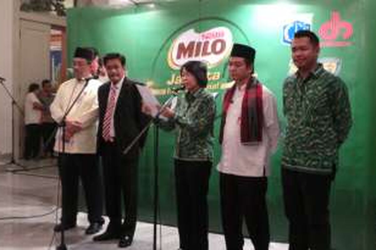 Konferensi pers Milo Jakarta International 10K di Balai Kota DKI Jakarta, Kamis (16/6/2016). Konferensi pers itu dihadiri Wakil Gubernur DKI Jakarta Djarot Saiful Hidayat (pakai jas), Kepala Dinas Olahraga dan Pemuda DKI Jakarta Firmansyah (kanan Djarot), dan Business Executive Manager Beverages PT Nestle Indonesia Prawitya Soemadijo (kiri Basuki).