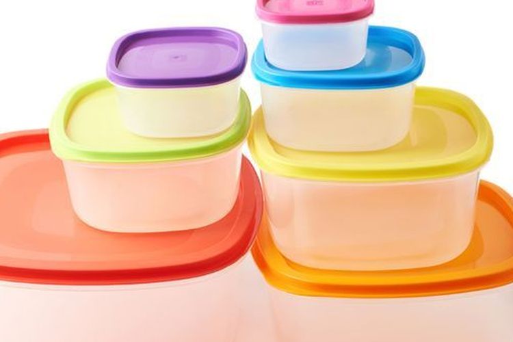 Ilustrasi wadah makanan plastik.