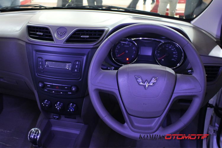 Wuling Formo 1.200 cc di pasarkan Rp 135,8