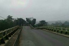 Jembatan Cipamingkis di Jonggol-Cariu Ambles, Akses Kendaraan Ditutup