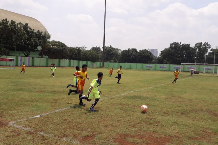 Salah satu pertandingan yang digelar saat Yoan Soccer Festival di Stadion Cendrawasih, Cengkareng, Jakarta Barat, Rabu (19/12/2018).