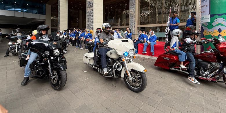 YOAI secara khusus menggandeng Komunitas Harley Davidson Indonesia, yang mengajak para pejuang kanker berkendara dengan moge mengelilingi Jl. Asia Afrika, ?Ride of Joy?.