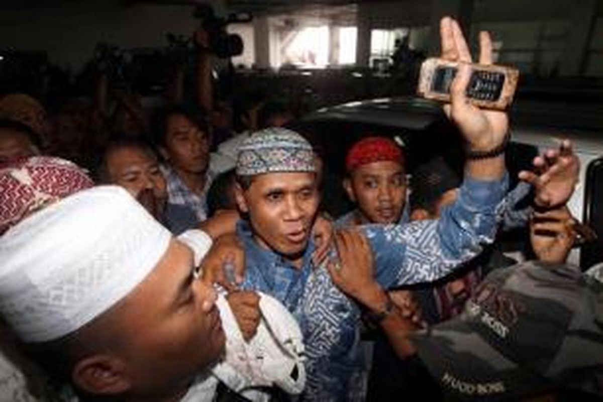 Terdakwa Hercules Rosario Marshal tiba untuk menjalani sidang perdananya di Pengadilan Negeri Jakarta Barat, Kamis (30/5/2013).