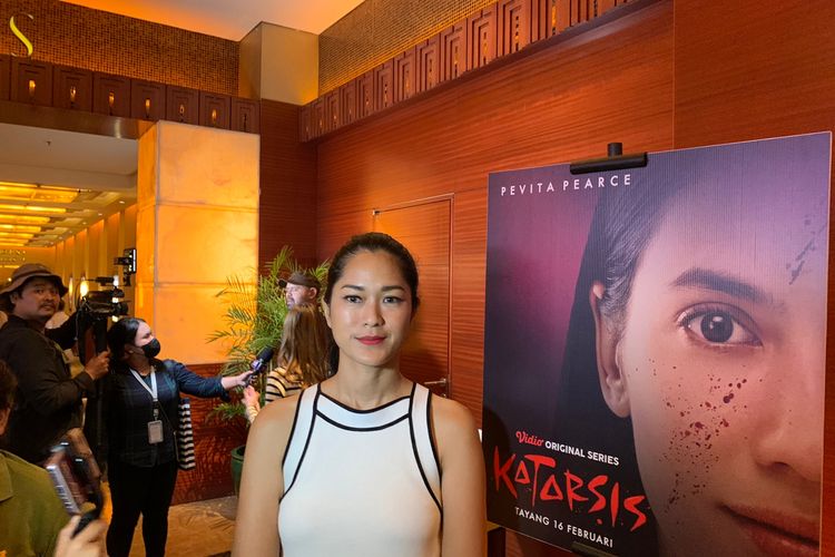 Prisia Nasution ditemui setelah hadir dalam konferensi pers serial Katarsis di Plaza Senayan, Jakarta Pusat, Senin (13/2/2023). 