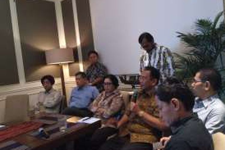 Sejumlah aktivis HAM berkumpul membicarakan langkah penyelesaian kasus ham masa lalu, Jakarta, Selasa (11/10/2016).