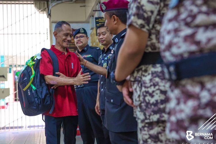 Jamil dipulangkan ke Sumbawa Barat setelah menjalani hukuman penjara di Johor Malaysia 