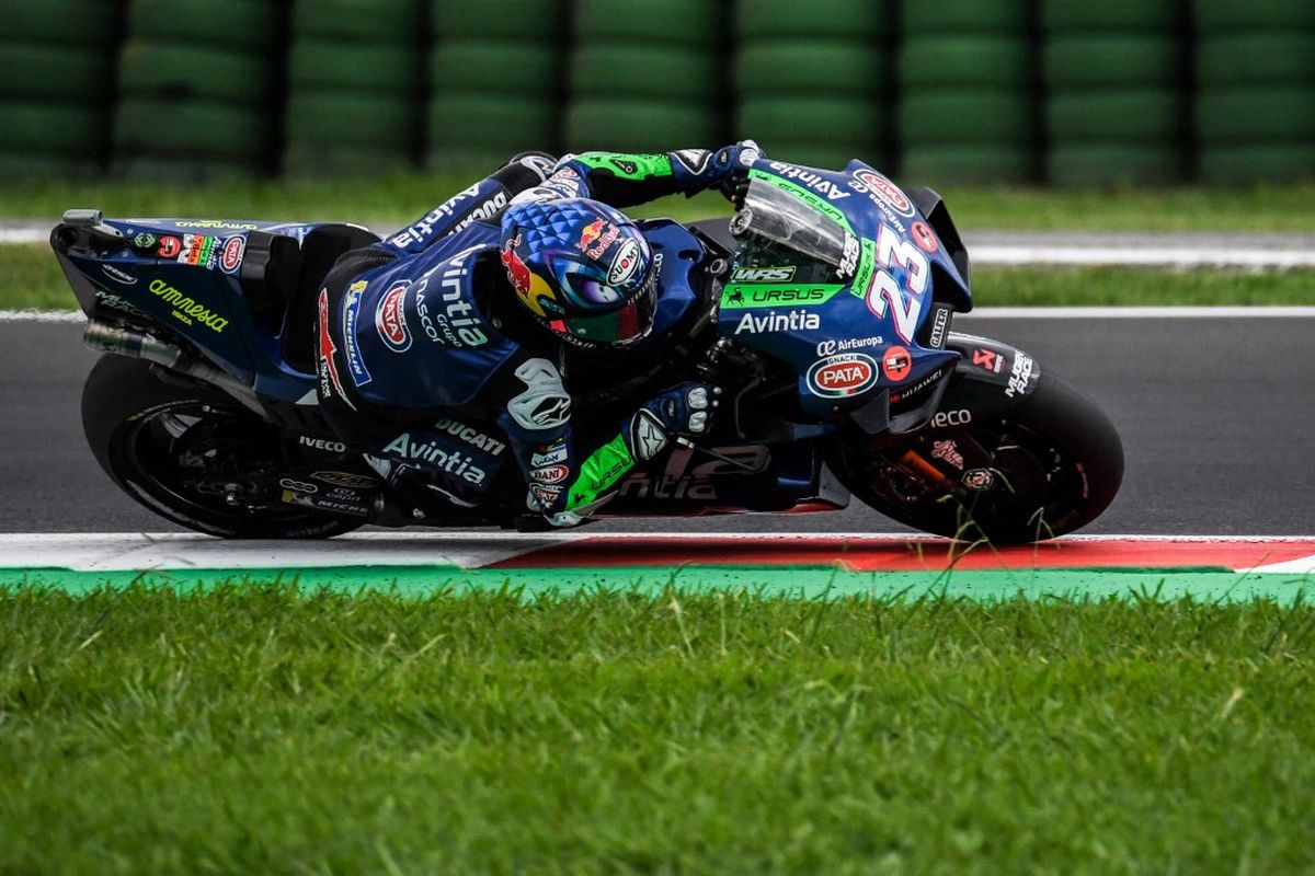 Enea Bastianini saat berlaga pada MotoGP San Marino. (Photo by ANDREAS SOLARO / AFP)